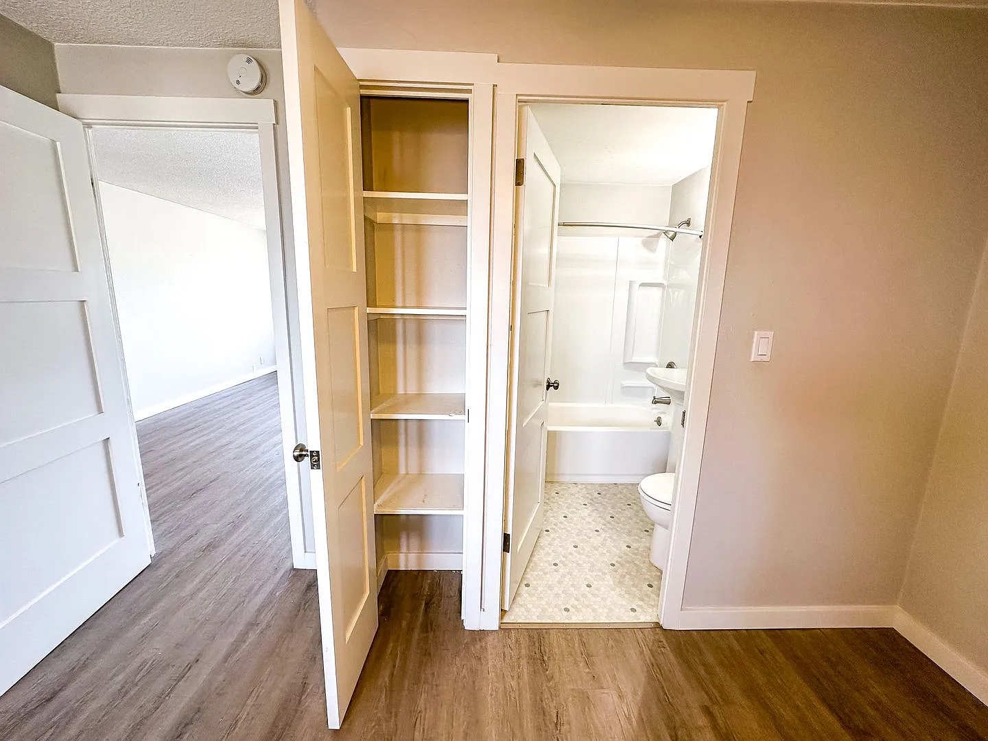 Mercer Vista Apartments — Photo 4