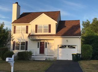 14 Palomino Dr, Franklin, MA 02038