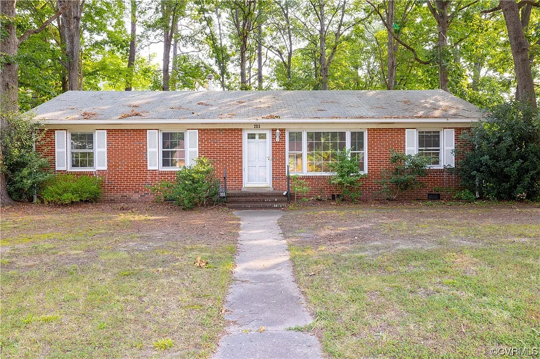 203 Homestead Dr photo 1