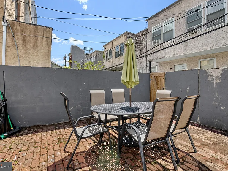 2316 Christian St — Photo 12