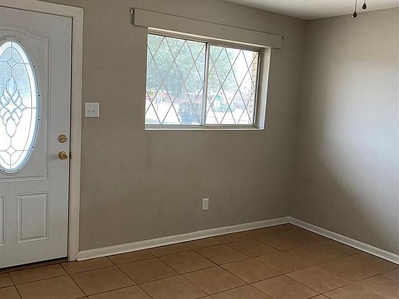 5th image of 1211 Gladiolus St