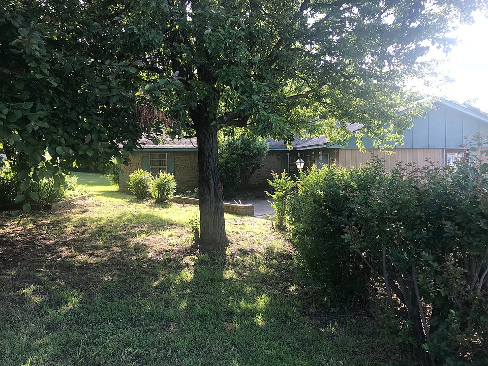 1st image of 743 Lakeview Dr