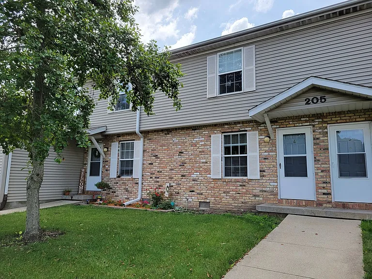 189 W Hickory Point Rd — Photo 1