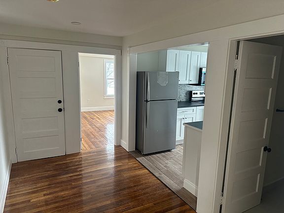3rd image of 122 Park St Floor 2