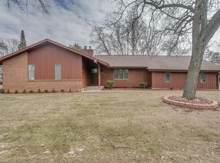 1025 Greendale Ct, Menasha, WI 54952