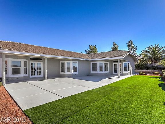 4th image of 1008 Hollyhock Dr