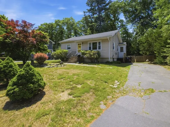 37 Courier St, Weymouth, MA 02190