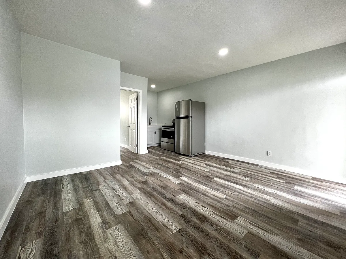 Building Photo - 750 NW 9th Ave #3B