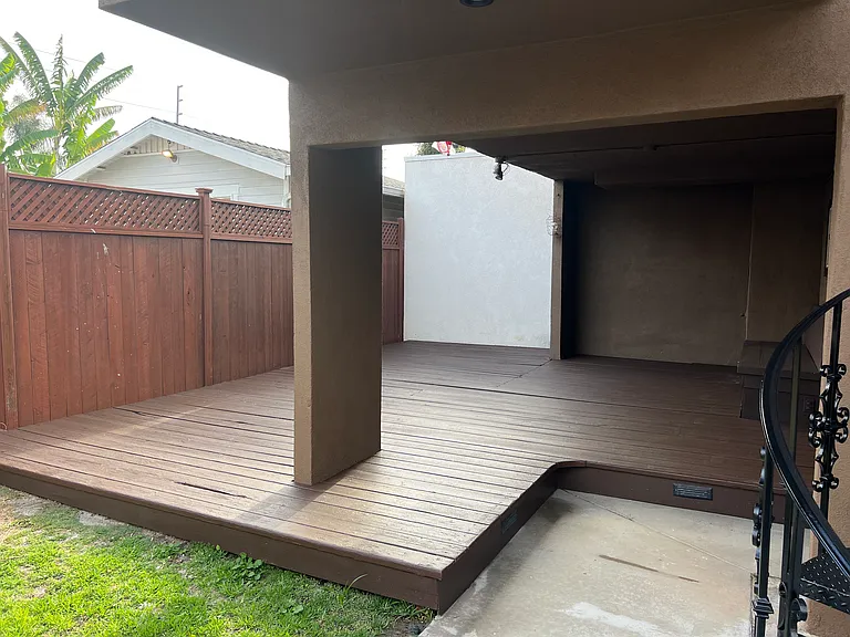 360 N Termino Ave — Photo 4