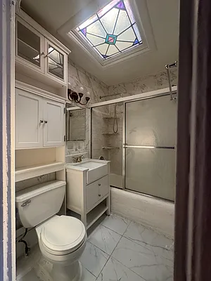 Bathroom, photo 1