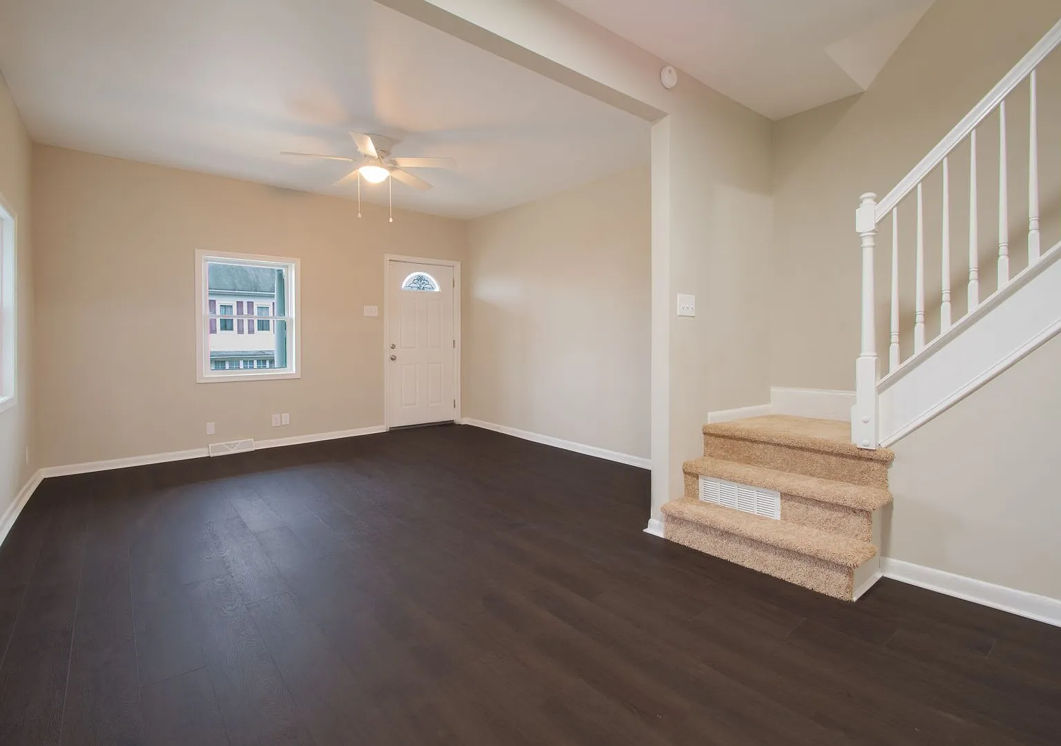 Newly Renovated 3 Bedroom 1.5 Bathroom Slatington Twin — Photo 4
