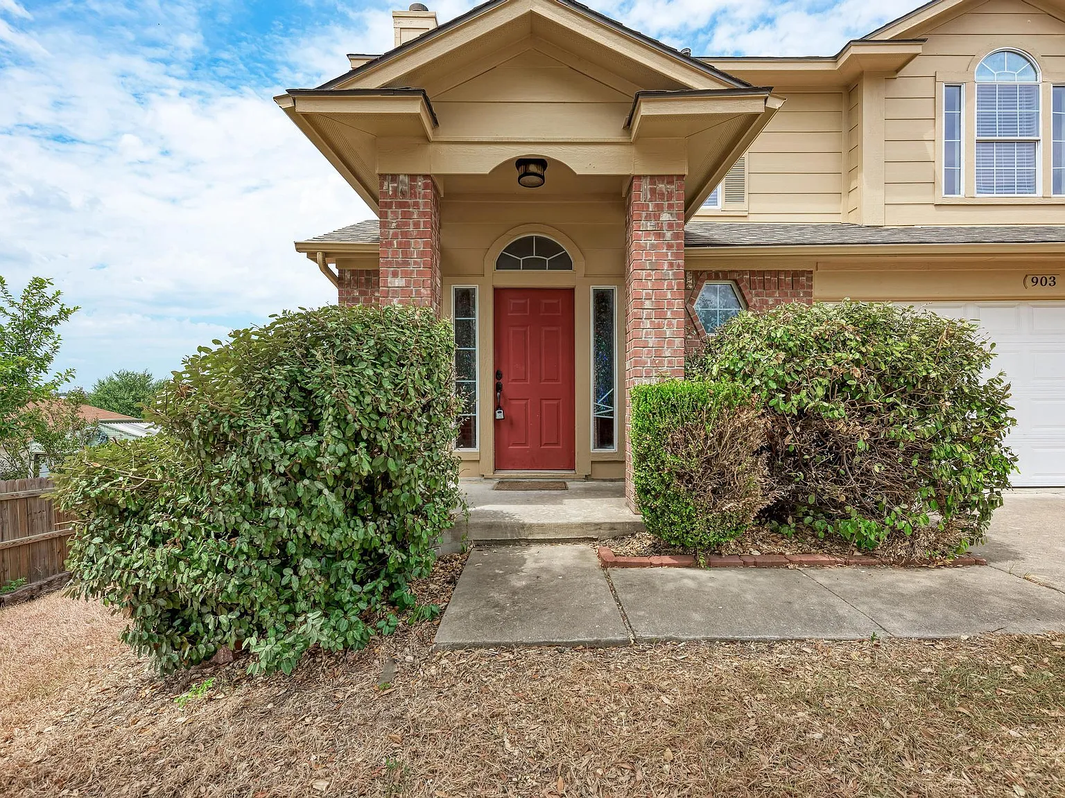 3 bed, 2.5 bath, 1947 sqft, $1,900 — Photo 1