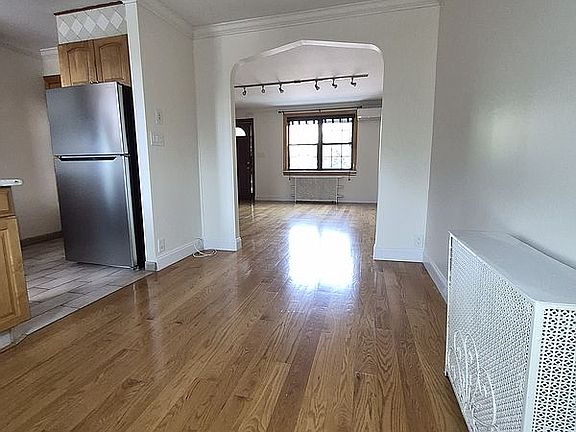 4th image of 2033 28th St