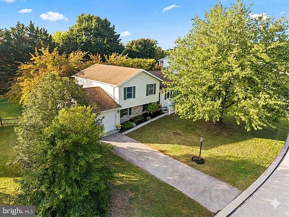 4th image of 10 Gardenia Dr