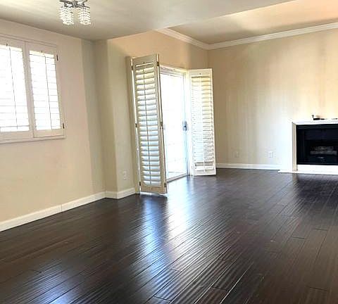4th image of 11306 Moorpark St Unit 11