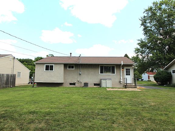 2nd image of 6713 Schreiner St W