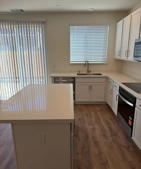 2915 Porcelain St — Photo 6
