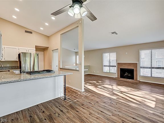 5th image of 1305 Capri Dr APT D
