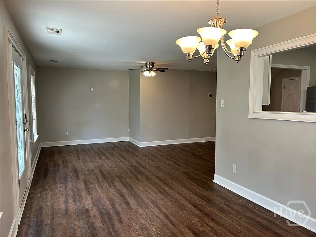 3 bed, 2.0 bath, 1500 sqft, $1,950 — Photo 2