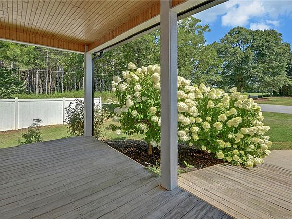 3rd image of 24 Brookhaven Way