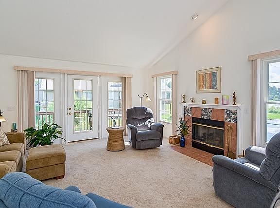 5th image of 215 Pierce Lake Dr