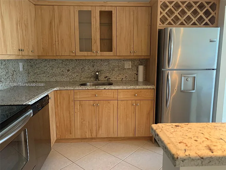 2731 Taft St #311 — Photo 4