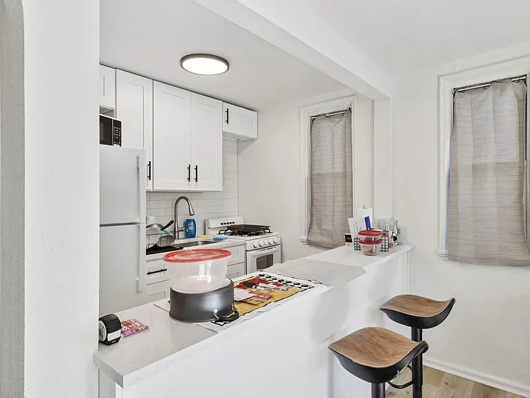 Charming 1, 2, and 3-Bedroom Townhomes in a Quiet Pittsburgh Neighborhood — Photo 24