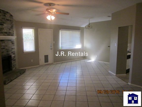 3rd image of 4904 Parkwood Dr
