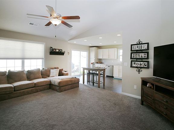 5th image of 1074 Chicory Way