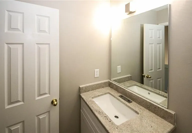 121 Stoneforest Dr — Photo 40