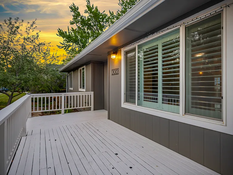 2912 Loch Lomond Dr — Photo 3
