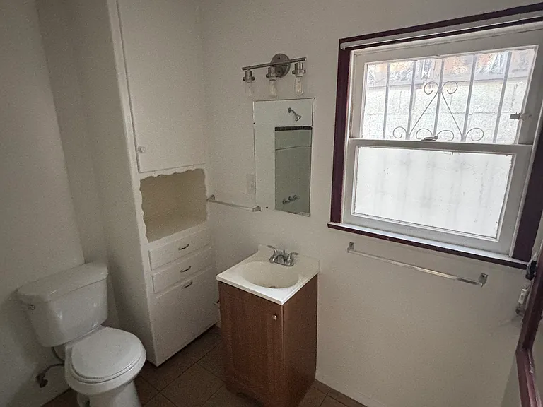 2563 Santa Ana St — Photo 10