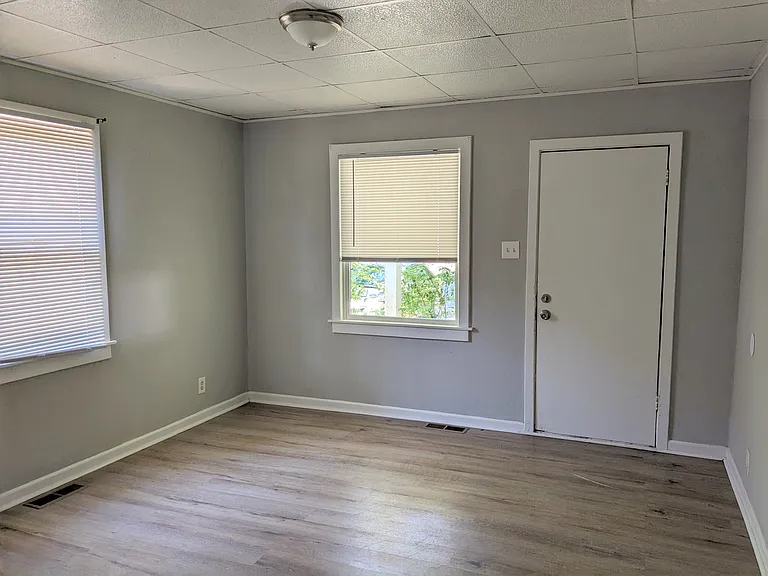 131 S Fuller St — Photo 4