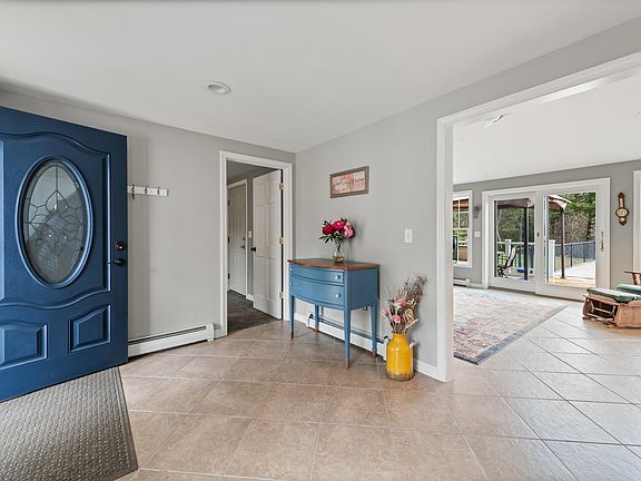 3rd image of 85 Willow Brook Road