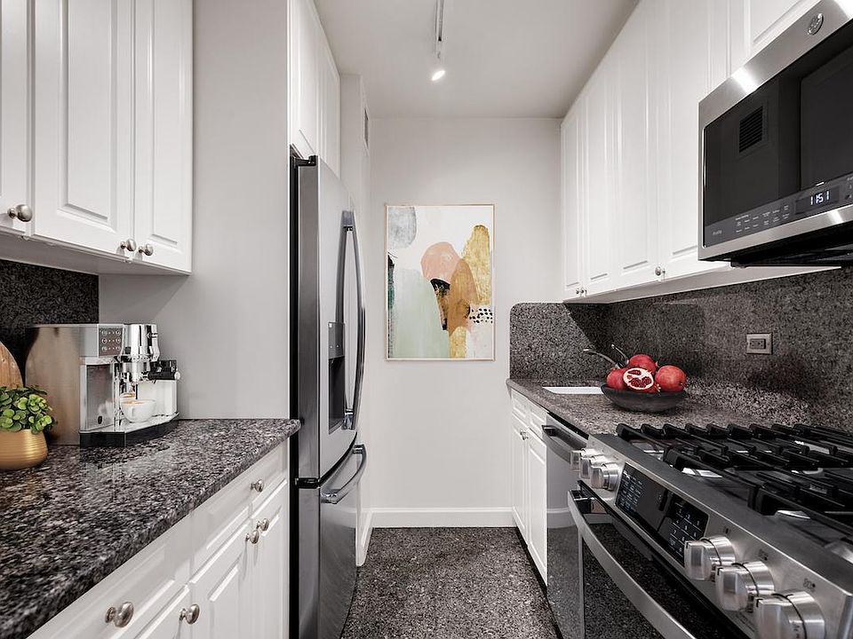 2nd image of 320 W 39th St #11A