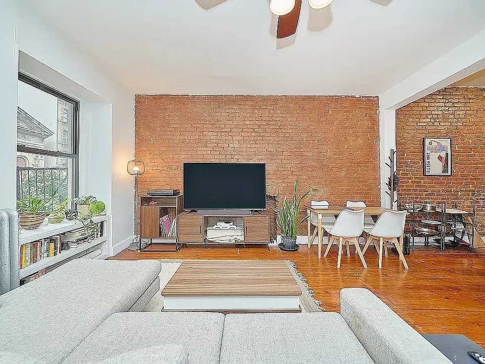 132 W 23rd St #3