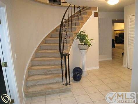 Foyer Plus.JPG