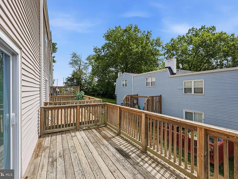 736 Village Ln — Photo 12