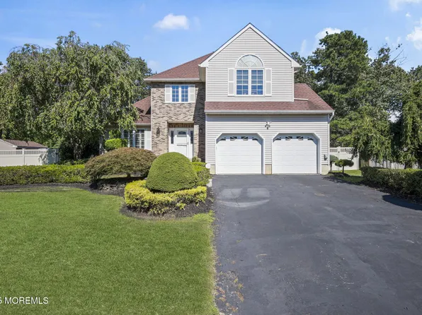 8 Coral Drive, Howell, NJ 07731