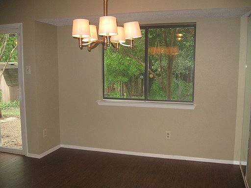 3rd image of 1210 Meadgreen Dr