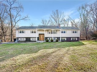 1 Patricia Ln, Newtown, CT 06470