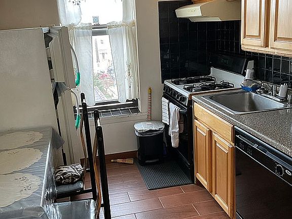 4th image of 1417 31st Ave APT 4D