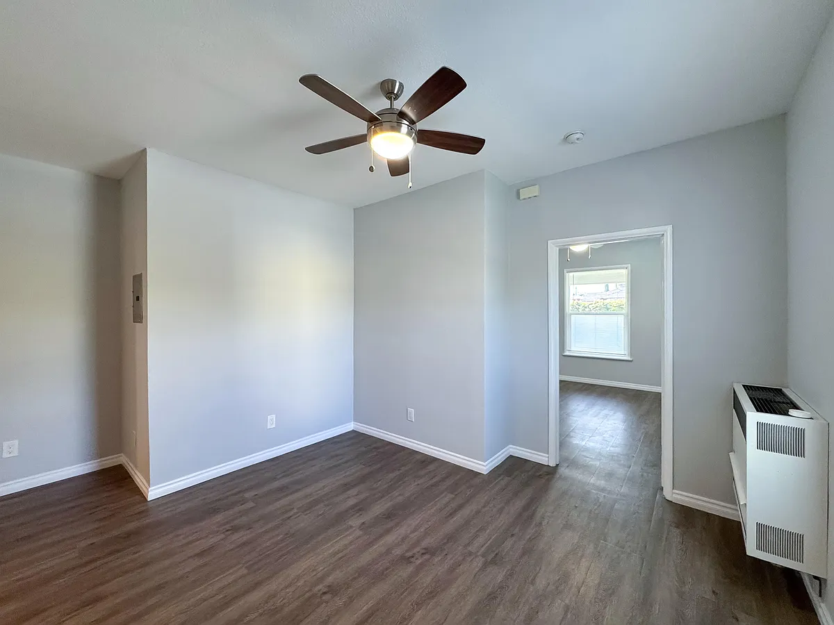 Building Photo - 122 S Parkwood Ave