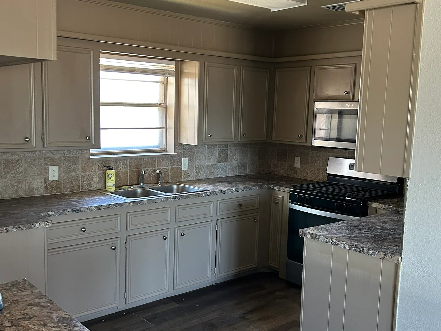 3 bed, 2130 sqft, $1,300 — Photo 2