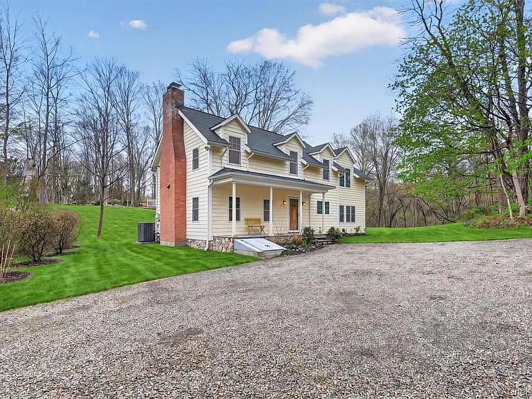 935 Peach Lake Rd — Photo 2