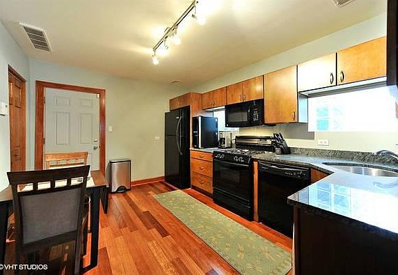4th image of 2312 W Medill Ave