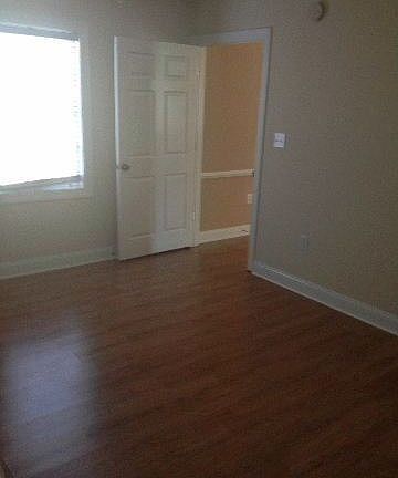 4th image of 18 Huron Dr