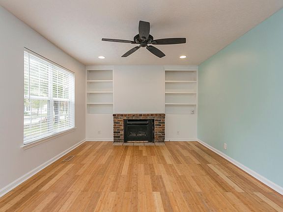 4th image of 602 Village Ct