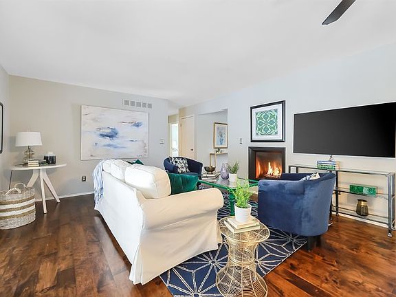 4th image of 2208 Pine Grove Ct