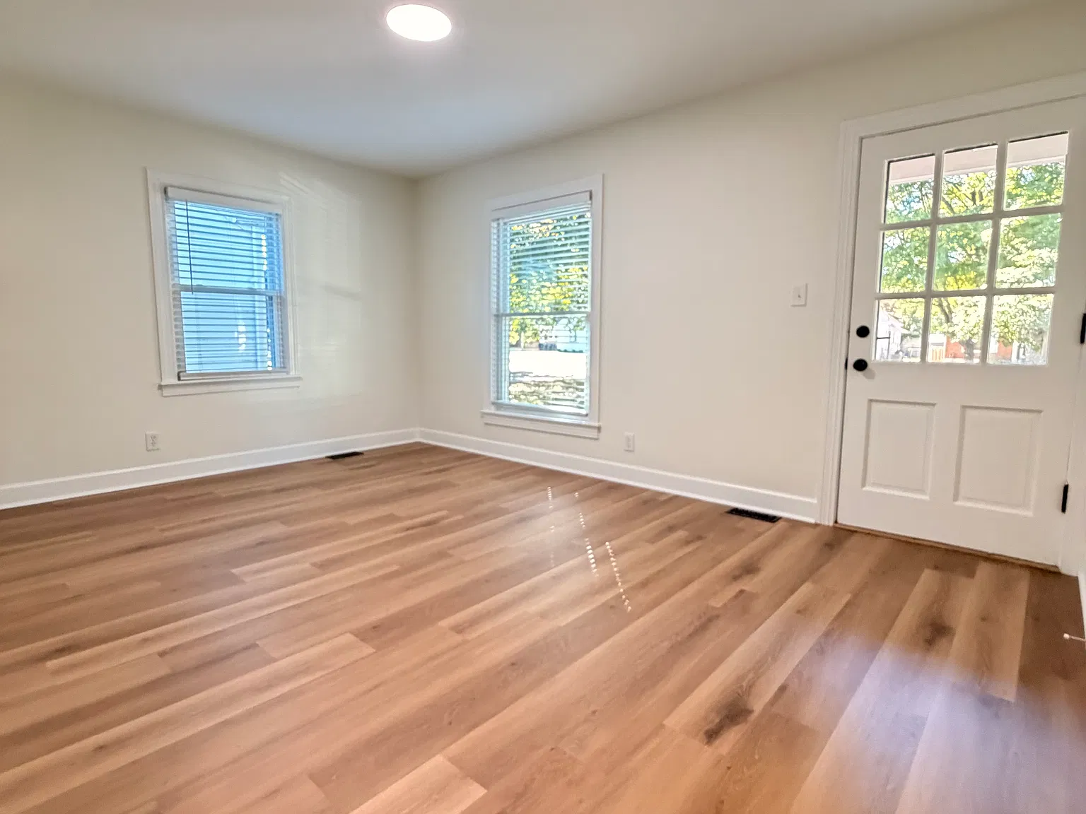 2 bed, 800 sqft, $1,900 — Photo 3